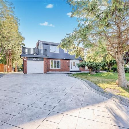 Stunning 7 Bedroom Rougeview Home With 2 Kitchens, 5 Bathrooms, Amazing Backyard & 8-Car Parking Торонто Екстериор снимка